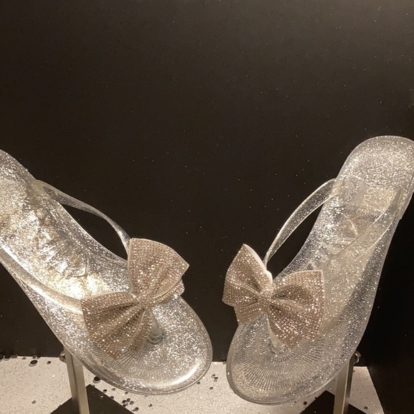 Top Moda blingy silver bowtie sandals - Picture 8 of 8